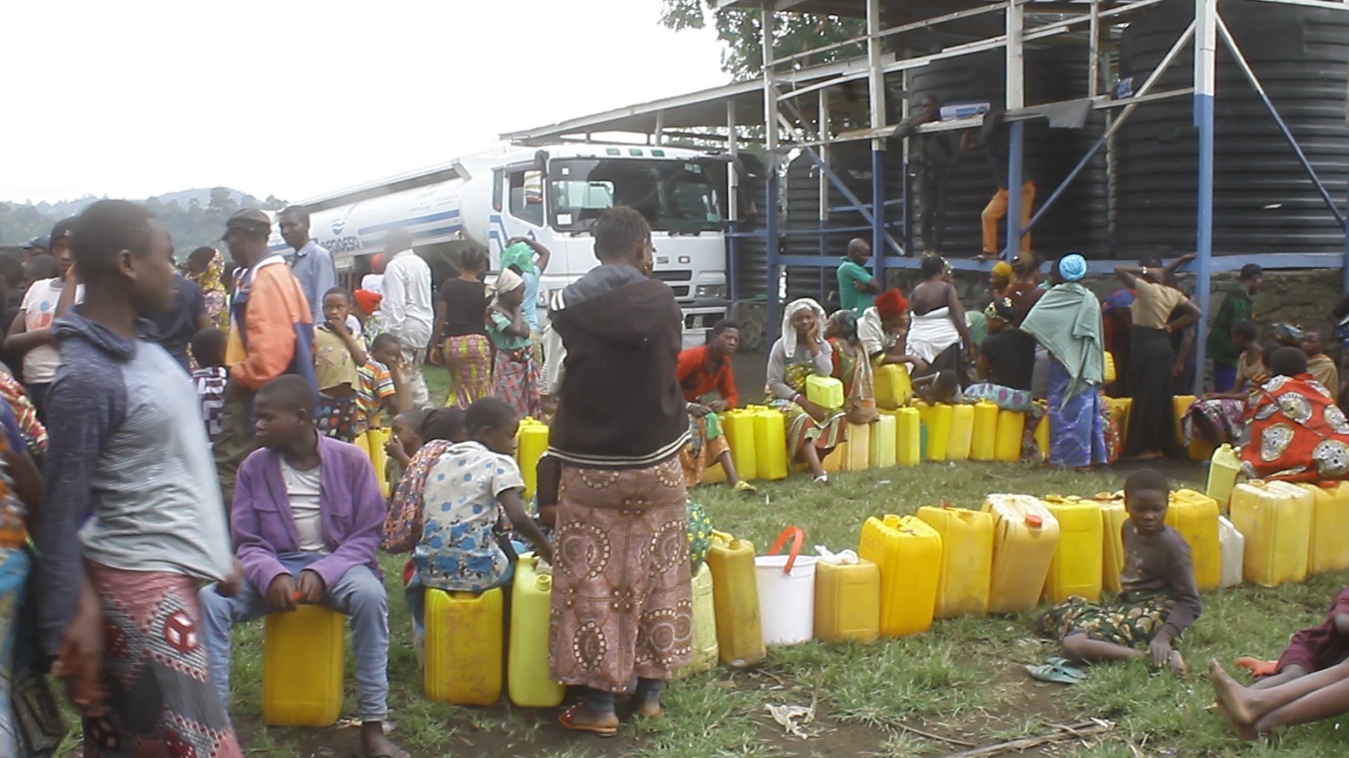 Nyiragongo : Il faut  500Fc pour avoir  20 litres d’eau dans  le  camp des déplacés.