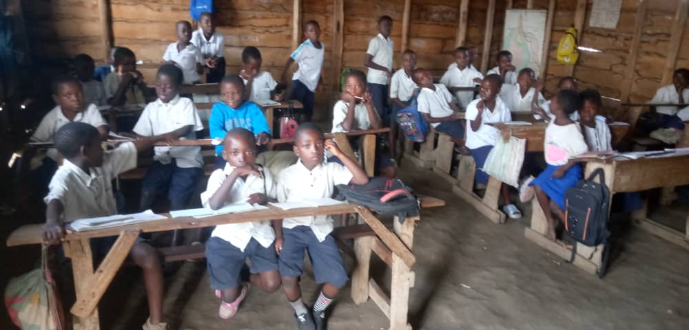 Rutshuru:le SYECO rappelle que les élèves déplacés de guerre basés à Vitshumbi étudient sans fournitures scolaires