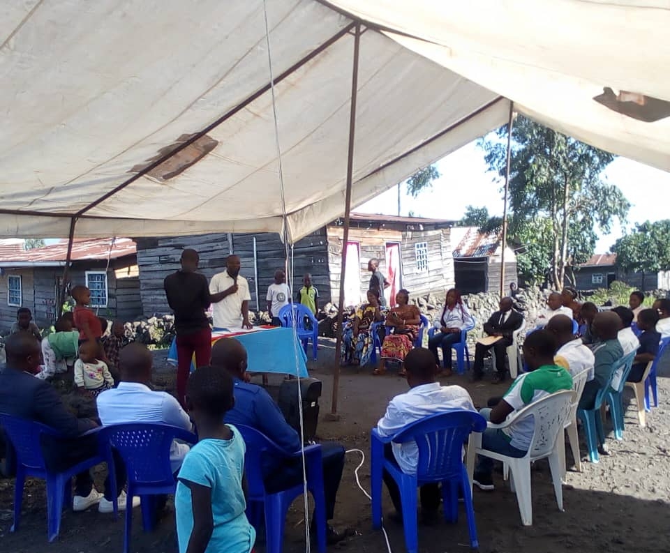 Nyiragongo: L’Asbl Jirani Msaada remet les brevets dans la filière de l’élevage des poulets